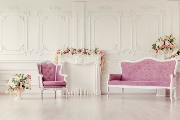 صندلی و مبل فضای داخلی زیبا تزئین شده با گل تسکین به سبک اینستاگرام