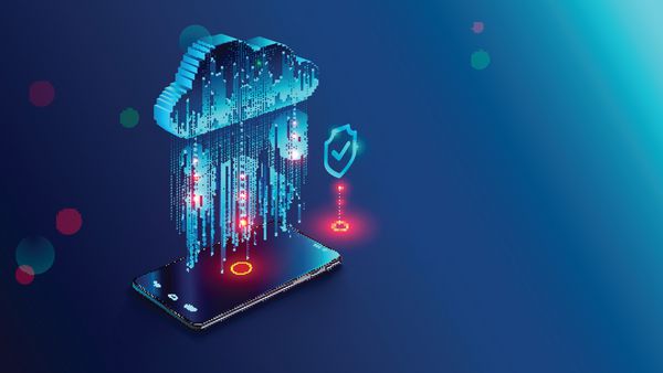 مفهوم محاسبات ابری تبادل داده از طریق تلفن هوشمند یا سایر دستگاه های تلفن همراه و ذخیره آنلاین محافظت می شود تصویر فناوری ابر
