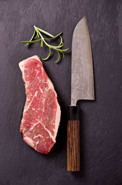 استیک گوشت گاو با چاقوی سانتوکو