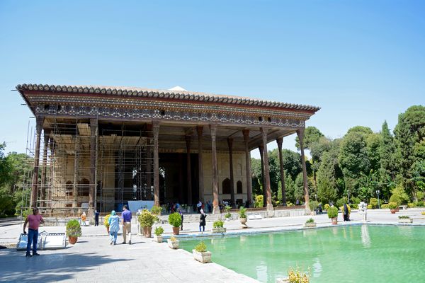اصفهان ایران 1 سپتامبر کاخ چهل ستون 1 سپتامبر 2018 در اصفهان ایران چهل ستون یک کاخ قدیمی قاجار است که دارای یک باغ زیبا است