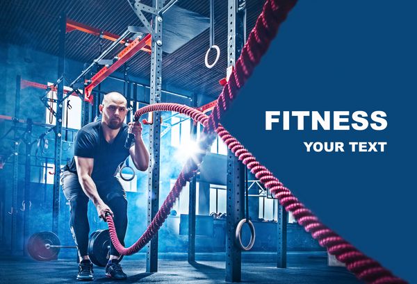 مردان دارای طناب نبرد طناب کشی در سالن بدنسازی ورزش می کنند مفهوم CrossFit ورزش طناب تمرین ورزشکار تمرین مفهوم تمرین