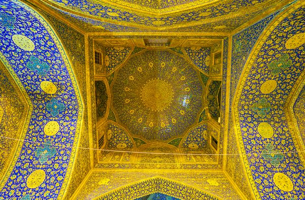 اصفهان ایران 19 اکتبر 2017 تزیین کاشی مسجد شاه کارت ویزیت این مجموعه و تاج معماری دوره صفویه است در 19 اکتبر در اصفهان