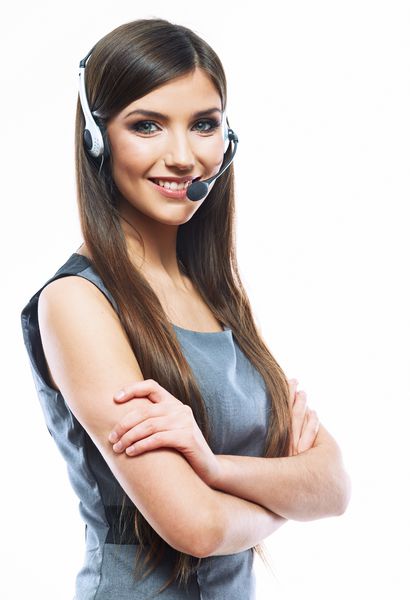 پرتره زن کارگر خدمات مشتری اپراتور لبخند مرکز تماس با هدست تلفن جدا شده بر روی زمینه سفید