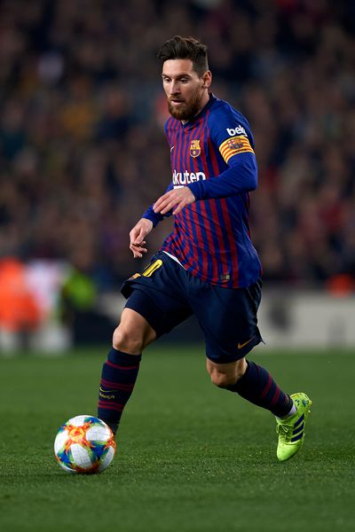لیونل مسی بارسلونا در طول جام اسپانیا جام کینگ amp x27؛ s اولین دیدار مرحله نیمه نهایی بین بارسلونا و رئال مادرید در ورزشگاه کام نو در تاریخ 6 فوریه 2019 در بارسلونا اسپانیا