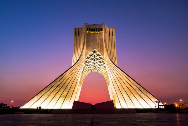 تهران ایران 01 نوامبر 2018 برج آزادی و کاخ گلستان در تهران