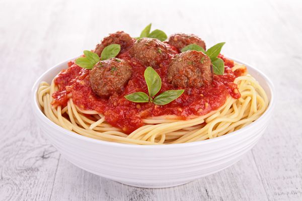 اسپاگتی کباب کباب و سس گوجه فرنگی