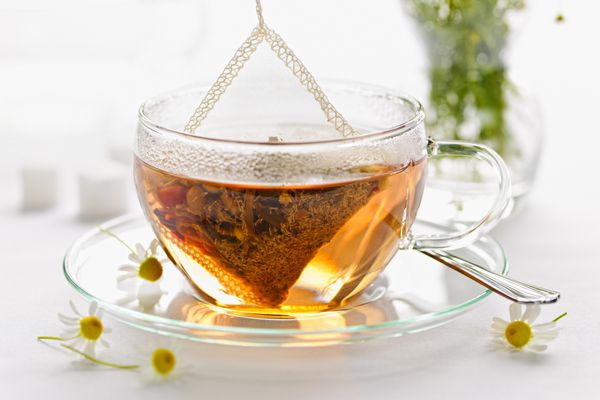 آموزش شیشه ای با چای گیاهی آرامش بخش در کیسه ابریشم
