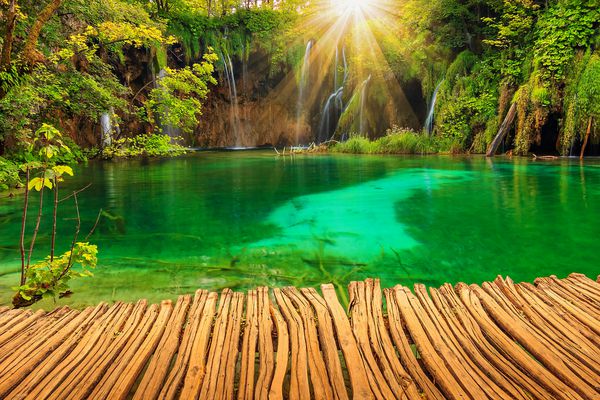 آبشارها و دریاچه پارک ملی Plitvice کرواسی اروپا