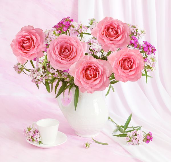 دسته گلهای رز در گلدان