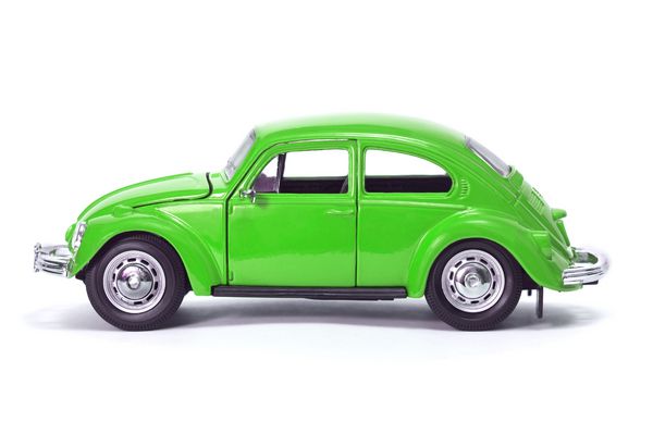 آلماتی قزاقستان 15 فوریه 2014 ماشین اسباب بازی کلکسیونی مدل Volkswagen Beetle