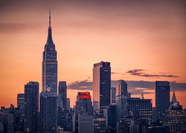 نیویورک 29 نوامبر 2014 طلوع آفتاب بر فراز منهتن با نشانه نیویورکر روشن شد