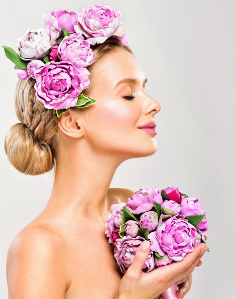 مدل لباس مجلسی زیبایی دخترانه با گل در مو دسته گل های زیبا پوست کامل