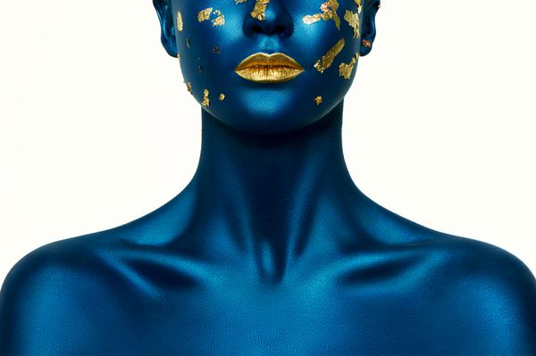 آرایش هالووین آبی روی مدل مد زیبایی