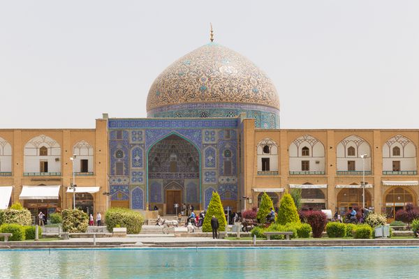 اصفهان ایران 29 آوریل 2015 مسجد شیخ لطف الله در میدان نقش جهان اصفهان اصفهان ساخت مسجد از سال 1603 آغاز و در سال 1619 به پایان رسید
