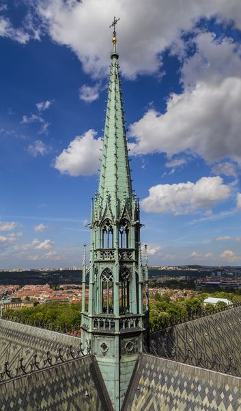 چرخ یکی از برج های کلیسای جامع سنت ویتوس پراگ جمهوری چک