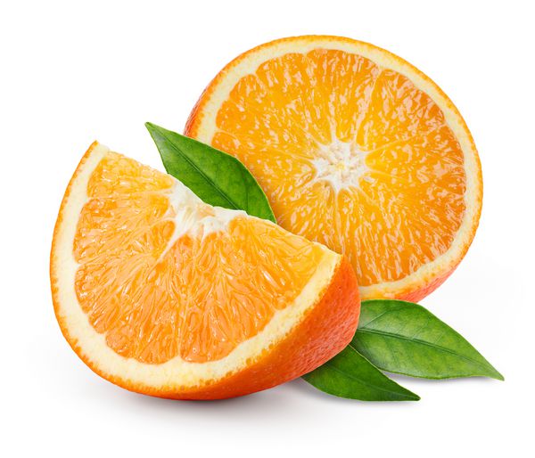 میوه نارنجی با برگهای جدا شده روی سفید