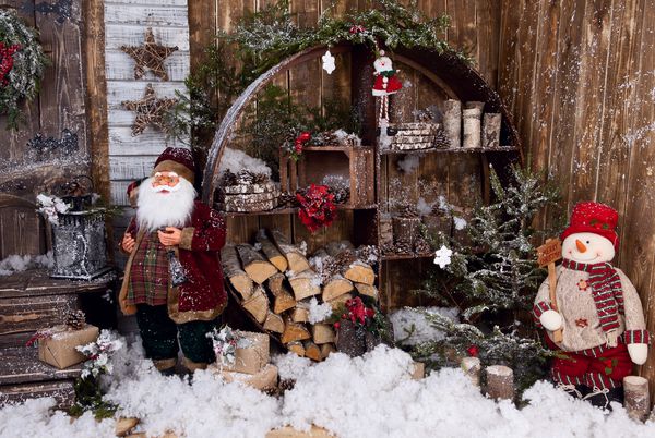 آدم برفی و سانتا در دکوراسیون زمستانی