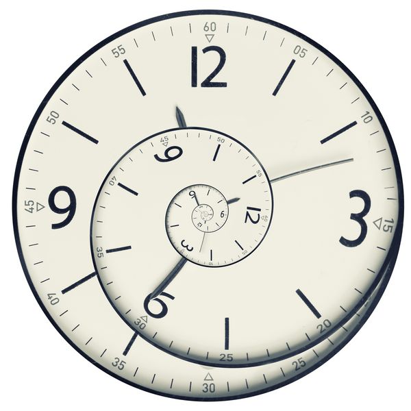 صورت ساعت پیچ خورده نزدیک است مفهوم زمان نامحدود