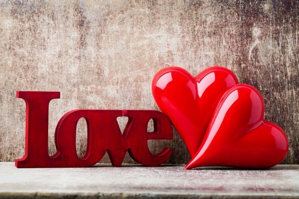 عشق پیام خانه با حروف چوبی