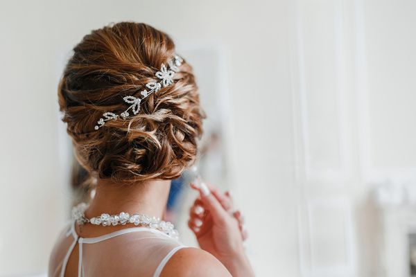 مدل موهای عروسی عروس با تاج جواهرات