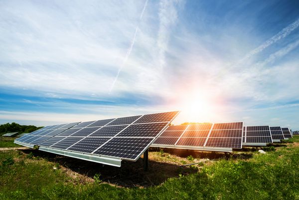 پانل خورشیدی فتوولتائیک منبع برق جایگزین مفهوم منابع پایدار