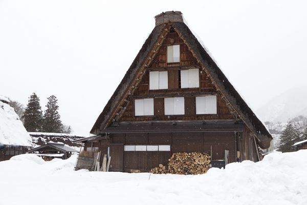 روستای تاریخی Shirakawa-go ژاپنی در زمان زمستان