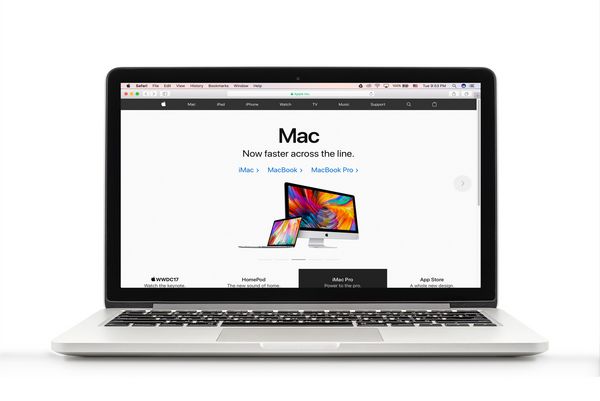 بانکوک تایلند 16 مه 2017 MacBook Pro با صفحه MAC در پس زمینه وب سایت رسمی اپل روی صفحه نمایش MacBook Pro Retina 13 اینچی توسط Apple inc ایجاد و ساخته شده است