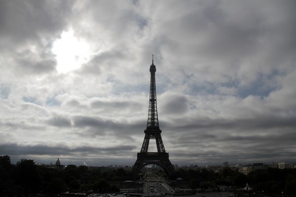 نمای برج برج ایفل پاریس فرانسه
