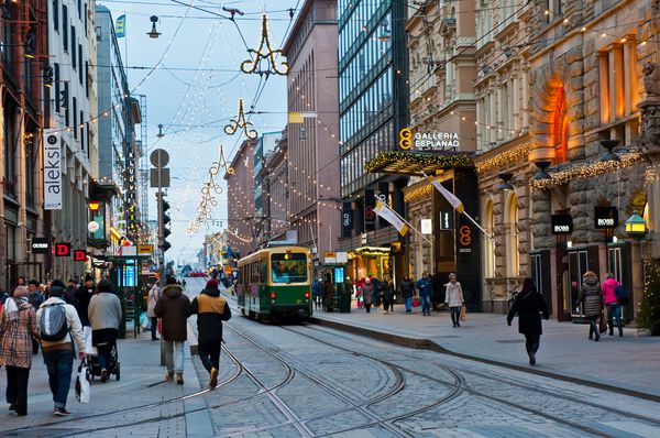 هلسینکی فینلند 10 دسامبر 2017 شهر تزئین شده برای کریسمس