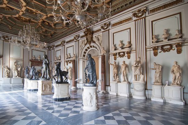 در داخل یکی از اتاق های موزه های کاپیتولین در رم ایتالیا این موزه به خواست پاپ کلمنت XII در سال 1734 افتتاح شد
