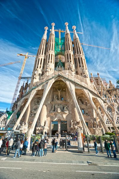 بارسلونا اسپانیا 14 دسامبر La Sagrada Familia کلیسای جامع چشمگیر که توسط گائودی طراحی شده است که در 14 دسامبر 2009 در بارسلونا اسپانیا ناتمام است