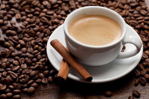 فنجان قهوه با دارچین