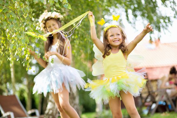 دو خواهر جوان ناز به عنوان رقاصنده باله