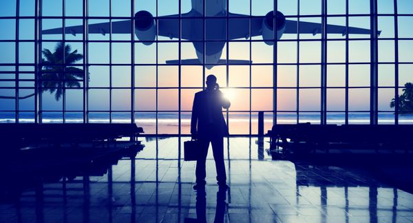 مفهوم ترمینال سفر در انتظار مسافر فرودگاه بازرگان
