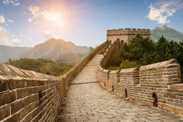 دیوار باشکوه چین در هنگام غروب آفتاب