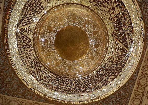 آسمان مجازی و سقف تالار اصلی مهمانسرای عباسی اصفهان
