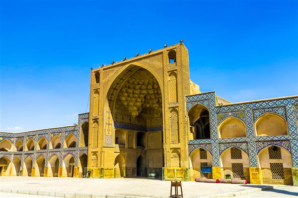 اصفهان مسجد جامع مدرسه ایوان کاشی های زرد تزیینات مقرنس اهوپای لانه زنبوری استالاکتیت