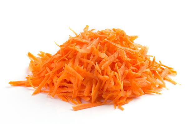 هویج کره ای جدا شده روی پس زمینه سفید