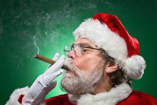 سانتا بد سیگار می کشد