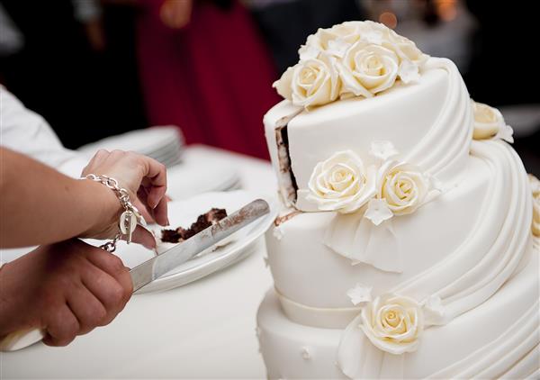کیک عروسی زیبا و خوشمزه در پذیرایی عروسی