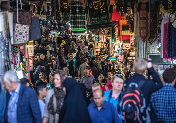 تهران ایران مردم در بازار بزرگ شهر تهران