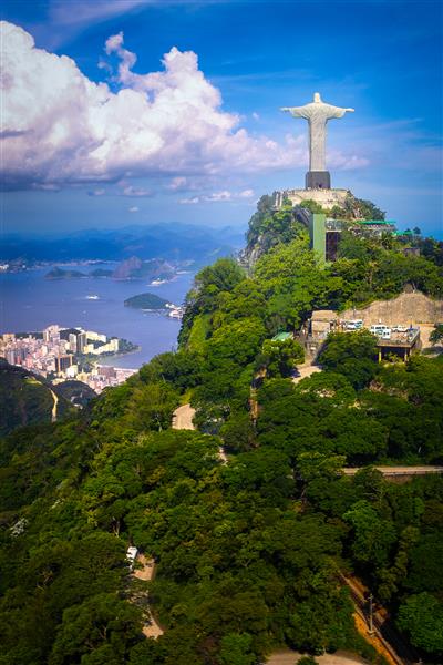 مجسمه مسیح فدیه دهنده در بالای کوه ریودوژانیرو برزیل