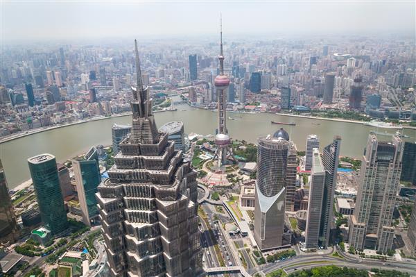 منظره شهر شانگهای با برج جین مائو در پیش زمینه