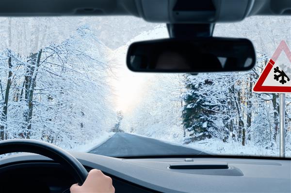رانندگی در زمستان - جاده کشور در زمستان - خطر برف و یخبندان