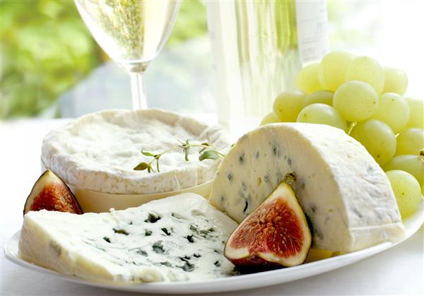 پنیر انگور انجیر و شراب