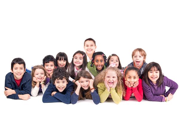 گروهی از کودکان که به رنگ سفید جدا شده اند