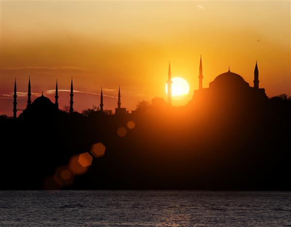 ایاصوفیه و مسجد آبی هنگام غروب خورشید در استانبول ترکیه