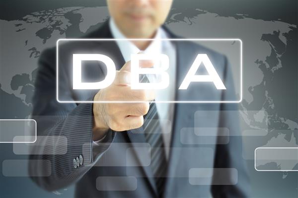 علامت DBA یا دکتر مدیریت بازرگانی در صفحه مجازی مفهوم آموزش