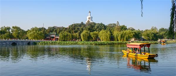 پکن چینچشم انداز پارک مردم با قایق در حال بازدید هستند