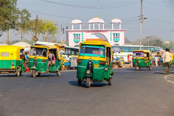 آگرا هند ریکشا توک توک یکی از مهمترین وسایل حمل و نقل در هند است